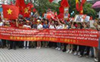 Người Việt ở Đài Loan xuống đường quyên góp ủng hộ lực lượng bảo vệ biển Đông