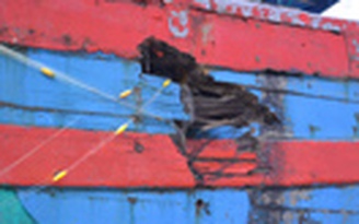 Cận cảnh bằng chứng tàu cá Việt Nam bị tàu Trung Quốc đâm chìm