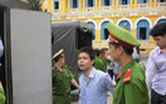 Hiếp dâm bạn 'chat', lãnh 8 năm tù