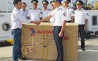 Tặng tủ cấp đông cho cảnh sát biển và kiểm ngư