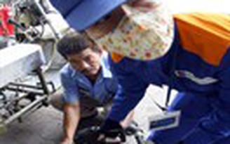 Thuế, phí chiếm gần nửa giá xăng