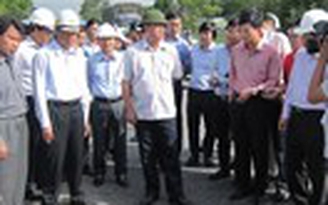 'Giám sát mà thế à, bóc lên làm lại…'