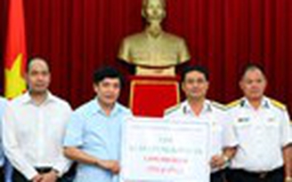 Đảng ủy Khối doanh nghiệp T.Ư tặng Quân chủng Hải quân 1 tỉ đồng