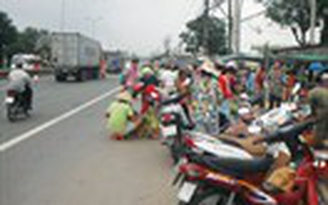 Chợ tự phát gây nguy hiểm