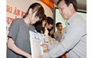 Trao học bổng cho con em đại lý phát hành báo