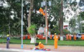 Thợ điện miền Nam so tài
