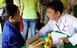 Khám và phát thuốc miễn phí cho bệnh nhân nghèo tại Kiên Giang
