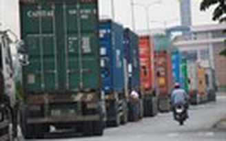 Hàng trăm xe container kẹt ùn ứ ở Cửa khẩu Mộc Bài
