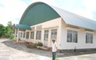 Xây nhà văn hóa tiền tỉ để... ngắm