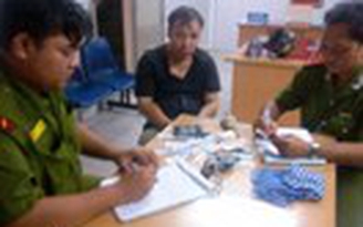Bắt kẻ tàng trữ súng quân dụng trong đêm