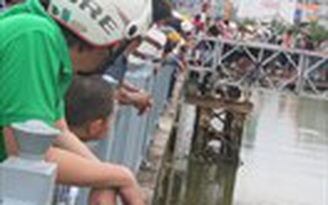 Phát hiện thi thể nam sinh trên kênh Nhiêu Lộc