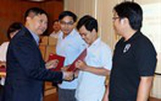 Anh văn Hội Việt Mỹ tặng học bổng cho CB-CNV Báo Thanh Niên