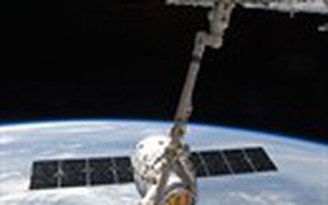 Tàu vũ trụ Dragon rời bệ phóng để bay đến tiếp tế ISS