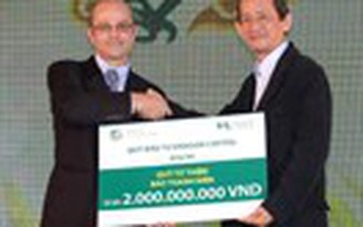 Dragon Capital trao 2 tỉ đồng cho chương trình từ thiện của Báo Thanh Niên