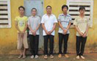 Khổi tố 5 bị can trộm gỗ quý