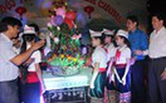Vui hội trăng rằm nơi biên cương