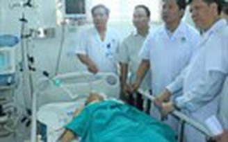 Vụ xe khách lao xuống vực ở Lào Cai: Còn 2 người trong tình trạng nguy kịch Vụ xe khách lao xuống vực ở Lào Cai: Còn 2 người trong tình trạng nguy kịch