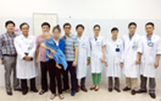 Cấy điện cực ốc tai cho trẻ câm điếc