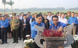 Lễ mít tinh kỷ niệm 100 năm ngày sinh anh Lý Tự Trọng: Biểu tượng bất diệt