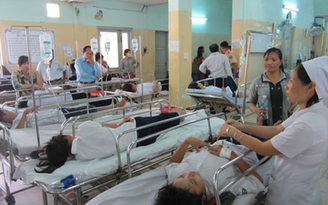 Vụ ăn cơm chiên, hàng chục học sinh nôn ói: Nhà trường sẽ lo chi phí chữa trị