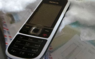 Gửi iPhone 5 qua bưu điện, nhận Nokia và 2 cục đá: Sẽ bồi thường thỏa đáng
