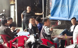 'Cờ bạc vỉa hè' ngang nhiên trên phố