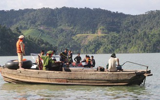 Chìm xuồng trên hồ thủy điện Đồng Nai 4: Tìm thấy thi thể đầu tiên