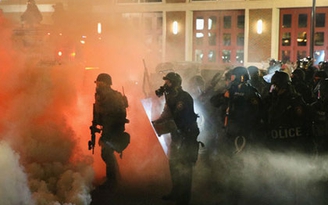 Hai nhân viên FBI bị bắn gần khu vực bạo động Ferguson