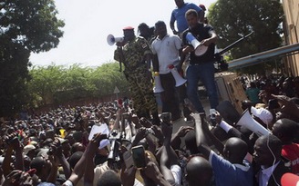 Tướng quân đội Burkina Faso tranh giành quyền lực Tướng quân đội Burkina Faso tranh giành quyền lực