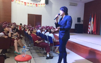 Thanh Bùi cùng học sinh TP.HCM bảo vệ tê giác