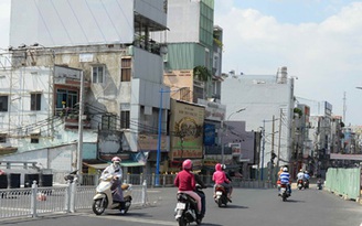 Nâng đường chống ngập ở TP.HCM: Vừa tốn kém, vừa hại dân
