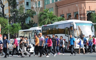 Xe chở khách du lịch vào trung tâm phải có 'giấy phép con'?