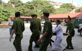 Một nguyên tổng giám đốc ngất xỉu tại tòa xét xử Nguyễn Đức Kiên