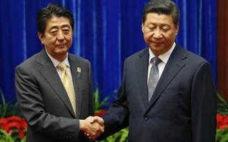 Tập Cận Bình 'lạnh lùng' trong cuộc gặp Shinzo Abe