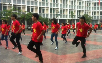 Nhảy flashmob tri ân thầy cô