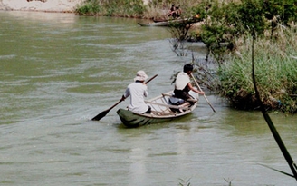 Thi thể học sinh bị nước cuốn xa gần 5 km