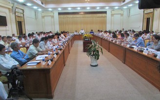 UBND TP.HCM phê bình nhiều sở ngành, quận huyện gửi báo cáo chậm