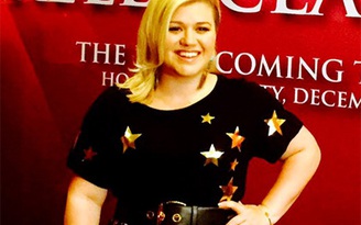 Kelly Clarkson ví VN như 'liều thuốc' đúng lúc