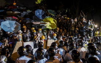 Người biểu tình Hồng Kông cố chiếm trụ sở chính quyền
