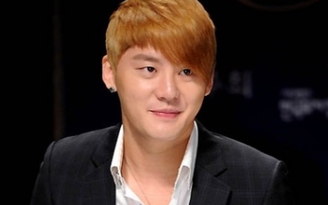Junsu của nhóm JYJ bị xử ép