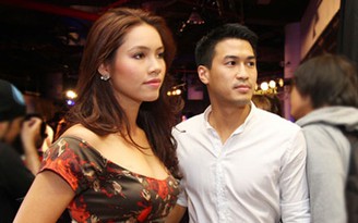 Hoàng My - Phillip Nguyễn tay trong tay dự ra mắt phim Breaking Dawn phần 2