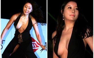 Diễn viên Hàn xin lỗi vì lộ ngực quá hớp trên thảm đỏ
