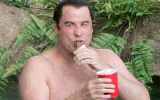 John Travolta “vừa ăn cướp, vừa la làng”?