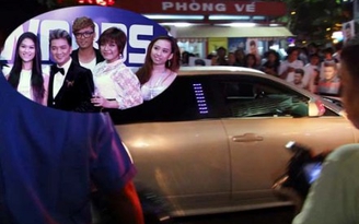 Mr Đàm điều "xe sang" chở học trò đi sự kiện