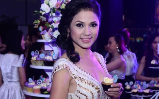 Việt Trinh - Nhan sắc không tuổi trên thảm đỏ Zing Music Awards