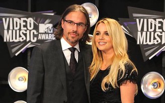 Britney Spears chia tay vị hôn phu lẫn X Factor