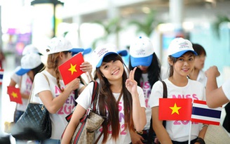 Các miss Teen Việt "gây sốt" ở sân bay Thái Lan