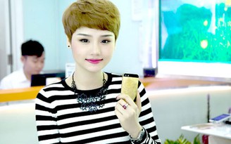 Bắt gặp Miu Lê đi sắm iPhone 5S mạ vàng rồng