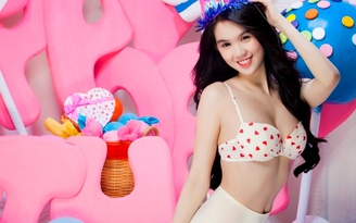 Ngọc Trinh mừng sinh nhật bằng bộ ảnh bikini không thể ngọt ngào hơn