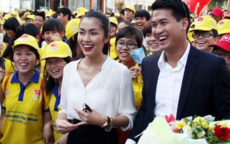 Tăng Thanh Hà nổi bật trong đoàn cổ động Việt Nam dự SEA Games 2013